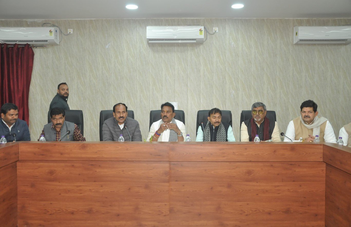 Minister in charge Tulsiram Silawat also offered to introduce the councillors to the Chief Minister.
